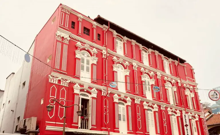 Red Building in Chinatown Singapore - Singapore in One Day