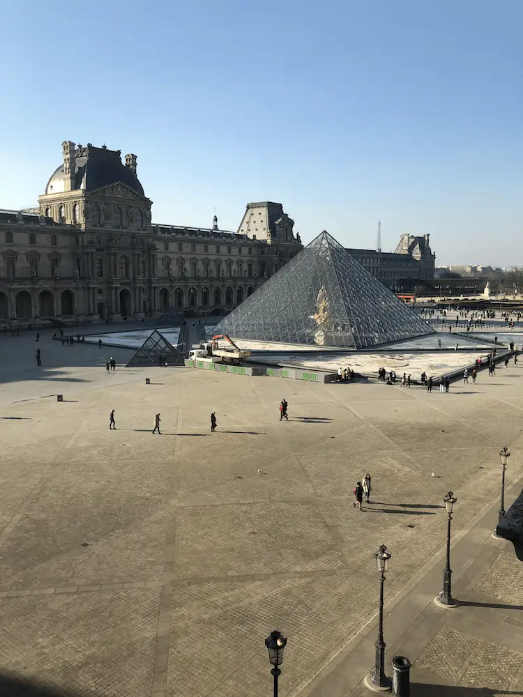 Paris Louvre Pyramid