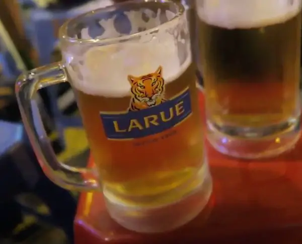 bia hoi in beer street hanoi