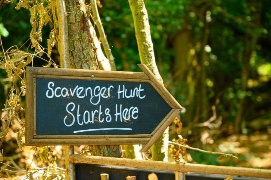 organize a scavenger hunt for your road trip